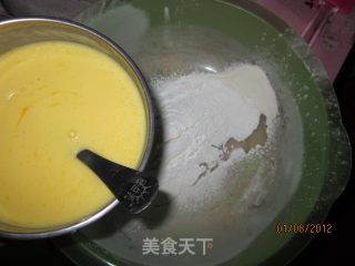 酸奶蛋糕的做法步骤：4
