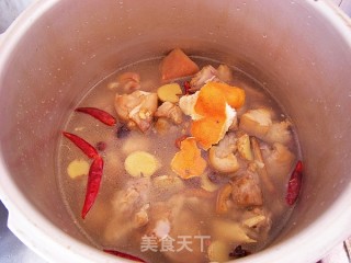 猪皮炖猪蹄的做法步骤：10