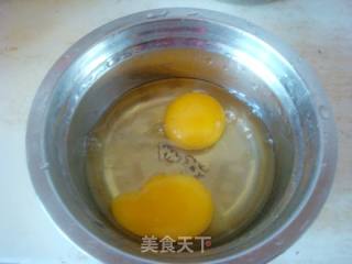 精致美味早餐--三文肉肠蛋炒饭的做法步骤：2