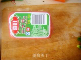精致美味早餐--三文肉肠蛋炒饭的做法步骤：4