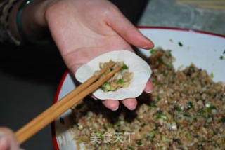 莲藕香菇猪肉饺子的做法步骤：11
