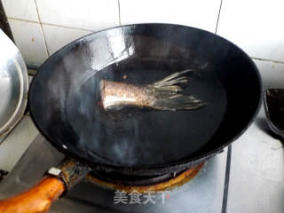 首尾相连鱼汤的做法步骤：4