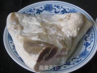 咸猪头肉炖黄豆的做法步骤：2