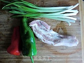 蒜苗香煎肉的做法步骤：1