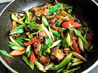 蒜苗香煎肉的做法步骤：15