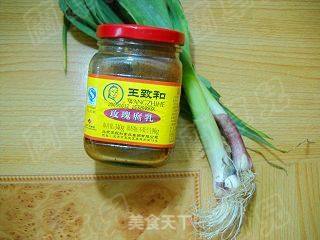 玫瑰腐乳鲫鱼的做法步骤：2