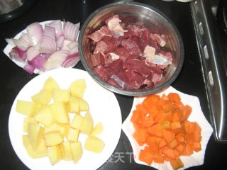 美味的咖喱牛肉饭的做法步骤：1