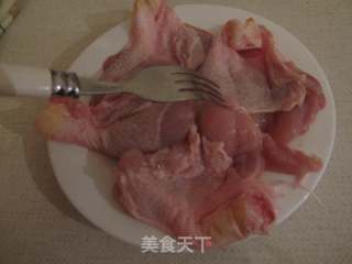 汉堡搭档—铁板烧鸡腿肉的做法步骤：2