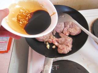 汉堡搭档—铁板烧鸡腿肉的做法步骤：7