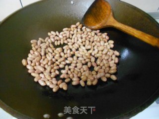 辣炒小鱼花生的做法步骤：2