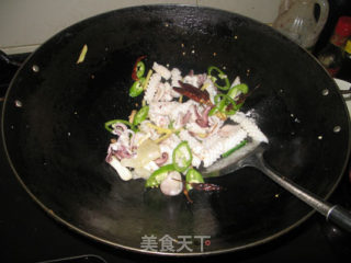 姜葱爆鲜鱿的做法步骤：7