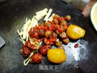 玉米红萝卜猪骨汤的做法步骤：2