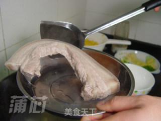 蒜苗五花肉的做法步骤：2
