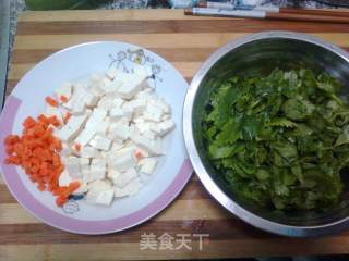 芹菜叶炒豆腐的做法步骤：1