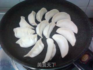 荠菜煎饺的做法步骤：10
