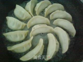 荠菜煎饺的做法步骤：12