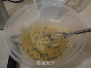 平底锅版黑芝麻蛋卷的做法步骤：6