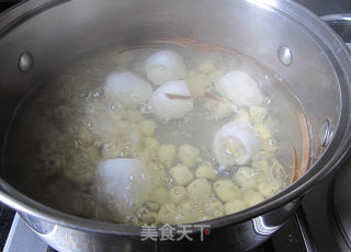 莲子百合鸡蛋糖水的做法步骤：3