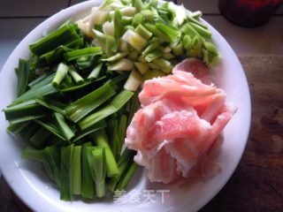 川菜美味の蒜苗回锅的做法步骤：4