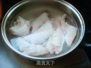 黄豆花生猪蹄煲的做法步骤：4