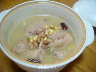 黄豆花生猪蹄煲的做法步骤：16
