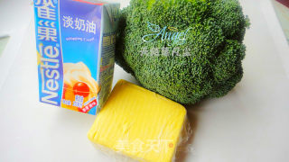 拉花——西兰花奶油浓汤的做法步骤：1