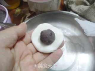 红豆馅双色汤圆的做法步骤：4
