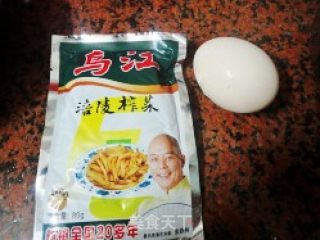 榨菜煎蛋配白粥的做法步骤：1