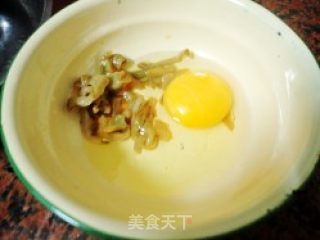 榨菜煎蛋配白粥的做法步骤：2