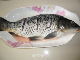 豆瓣鲫鱼的做法步骤：1
