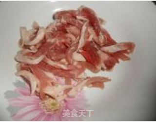 芹菜炒肉丝的做法步骤：2