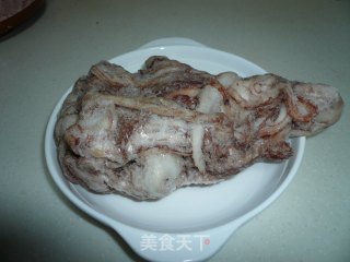 麻辣鱿鱼须的做法步骤：1