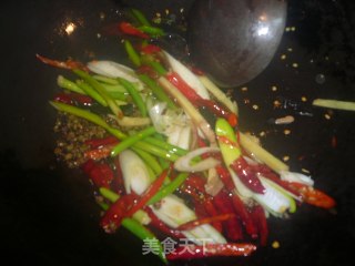 麻辣鱿鱼须的做法步骤：6