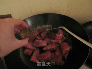 【土豆烧排骨】吃不腻的经典菜的做法步骤：6