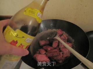 【土豆烧排骨】吃不腻的经典菜的做法步骤：7