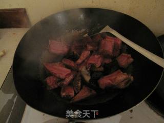 【土豆烧排骨】吃不腻的经典菜的做法步骤：8