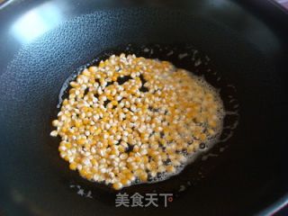 自制休闲小食——奶油爆米花的做法步骤：4