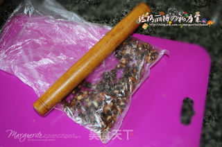 核桃酥的做法步骤：1