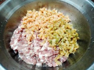 榨菜虾干猪肉包的做法步骤：2