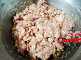 榨菜虾干猪肉包的做法步骤：3
