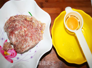 【让你吃得回味的肉肉】糯米什锦红烧狮子头的做法步骤：5