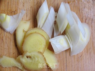新手也能轻松搞定的非凡宴客菜——鸡翅根烧土豆的做法步骤：3