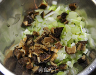 虾仁锅贴的做法步骤：4