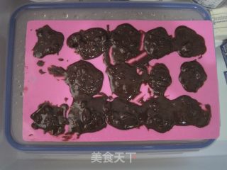 烤箱版自制饼干碎葡萄干造型巧克力的做法步骤：5