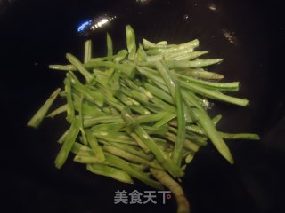 豆角炒鸡肉的做法步骤：4