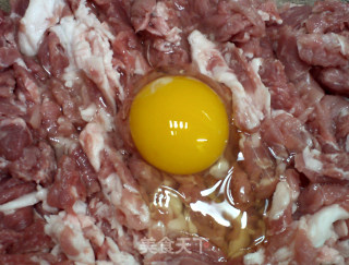 手工刮肉丸子做法的做法步骤：2