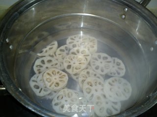 ［小媳妇自家饺子］－－藕丁玉米鲜肉饺的做法步骤：2