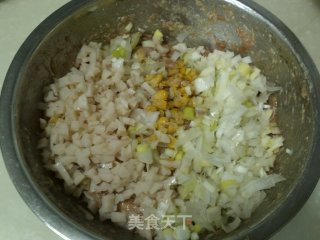 ［小媳妇自家饺子］－－藕丁玉米鲜肉饺的做法步骤：6