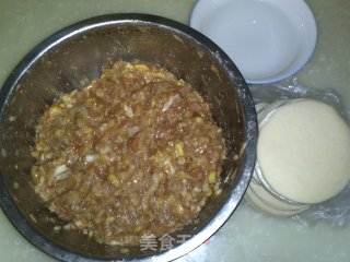 ［小媳妇自家饺子］－－藕丁玉米鲜肉饺的做法步骤：7