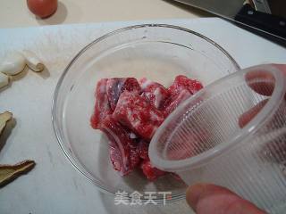 饮酒小菜“生炸蒜香骨”的做法步骤：3